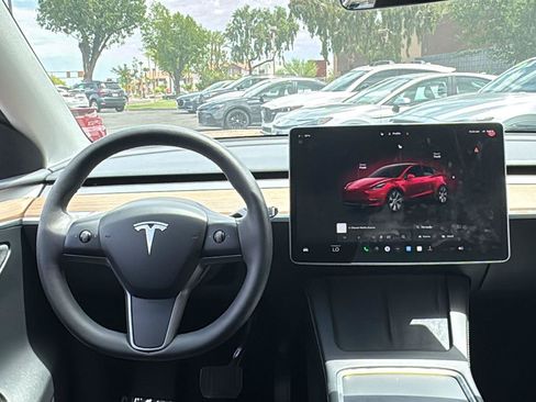 Used 2024 Tesla Model Y Long Range AWD/4WD image 7
