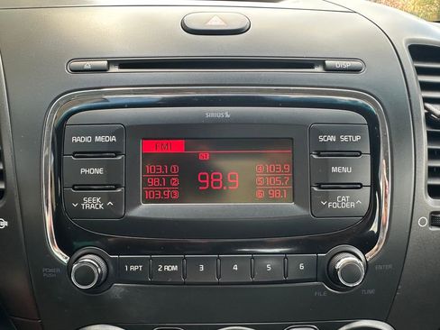 Used 2017 Kia Forte LX FWD image 5