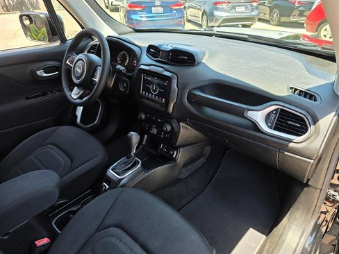 Used 2018 Jeep Renegade Latitude image 15