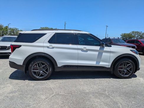 Used 2025 Ford Explorer ST AWD/4WD image 3