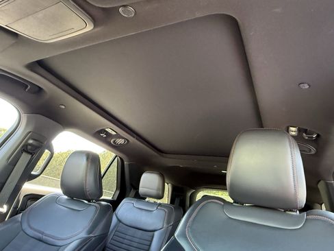 Used 2025 Ford Explorer ST-Line image 4