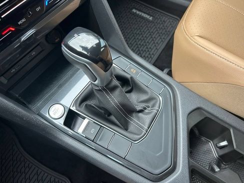 Certified 2023 Volkswagen Tiguan SE FWD image 25