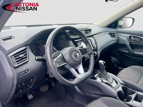 Used 2020 Nissan Rogue S image 11
