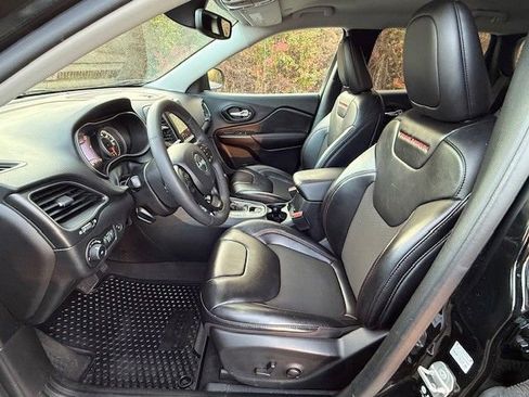 Used 2023 Jeep Cherokee Trailhawk image 14