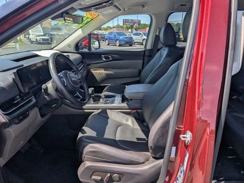 Used 2025 Kia Carnival FWD image 11