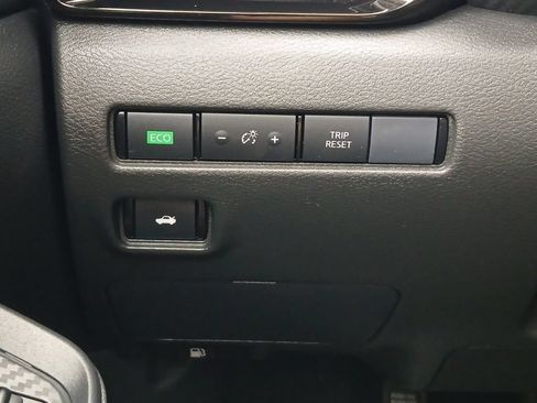 Used 2025 Nissan Sentra SV FWD image 12