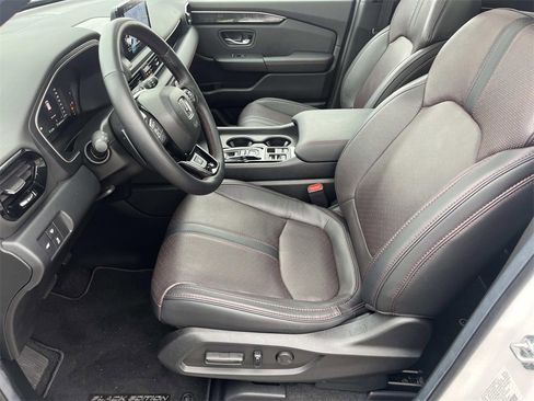Used 2025 Honda Pilot Black Edition image 15