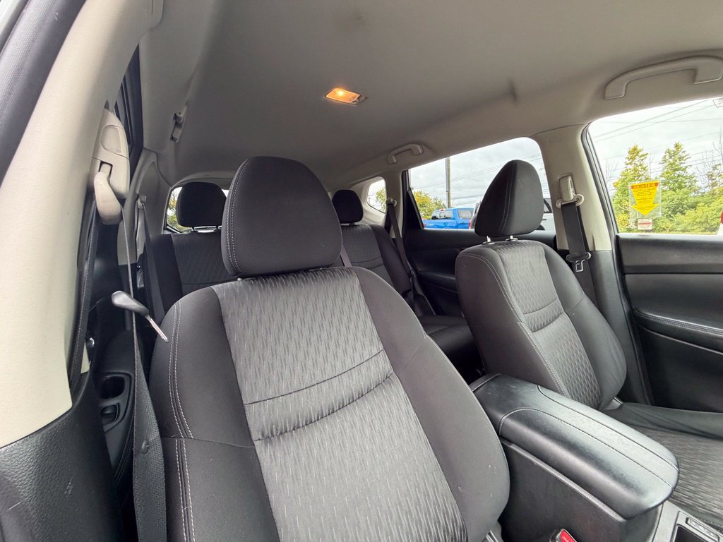 Used 2020 Nissan Rogue SV AWD/4WD image 39