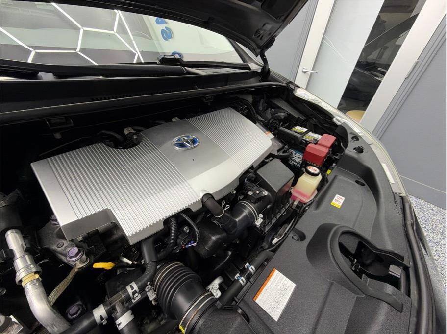 Used 2018 Toyota Prius Three FWD image 20