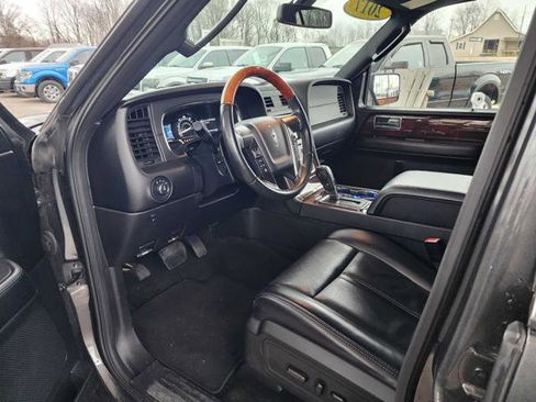 Used 2017 Lincoln Navigator Select image 11