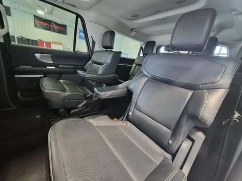 Used 2025 Ford Expedition Max Platinum AWD/4WD image 16