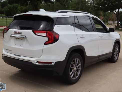 Used 2024 GMC Terrain SLT FWD image 3