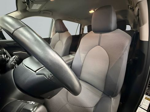 Used 2024 Toyota Highlander LE FWD image 10