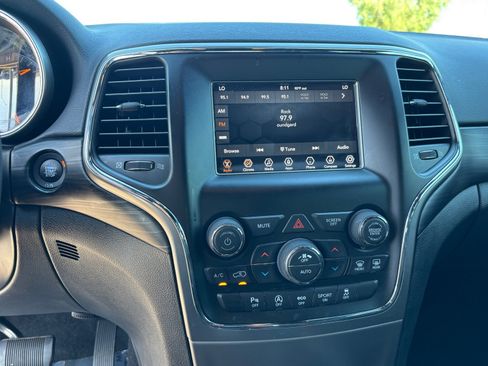 Used 2020 Jeep Grand Cherokee Laredo RWD image 12