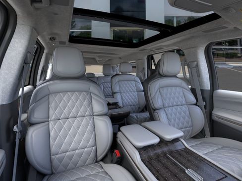 New 2026 Lincoln Navigator L Black Label AWD/4WD image 10