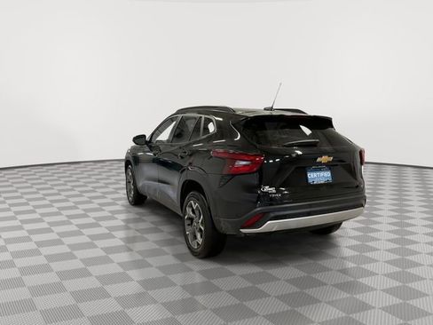 Certified 2025 Chevrolet Trax LT w/ LT Convenience Package image 8