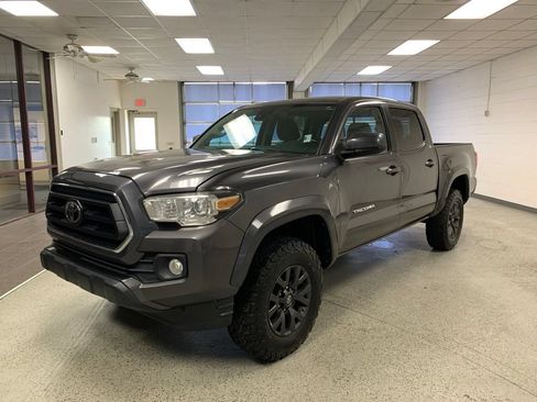 Used 2020 Toyota Tacoma SR5 w/ SR5 Appearance Package (SM) RWD image 3
