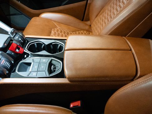 Used 2019 Lamborghini Urus image 16