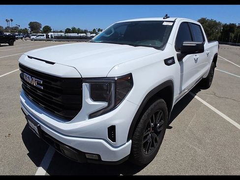 Used 2023 GMC Sierra 1500 Elevation AWD/4WD image 3