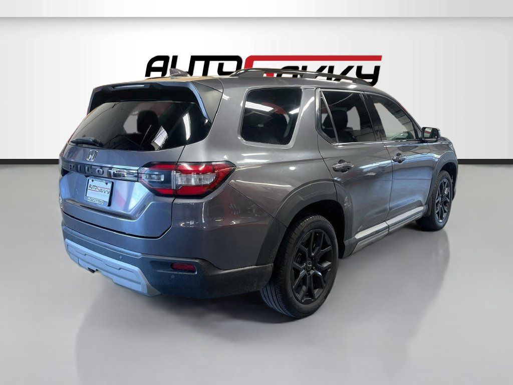 Used 2025 Honda Pilot Touring image 7