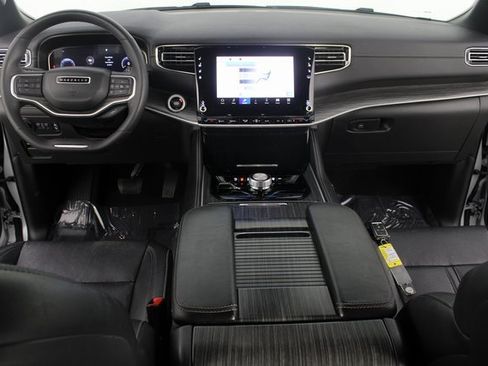 Used 2023 Jeep Wagoneer L Series II image 10