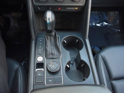 Used 2021 Volkswagen Atlas Cross Sport SE w/ Panoramic Sunroof Package image 22