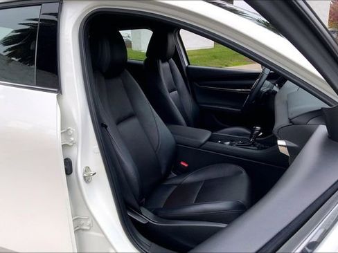 Used 2019 MAZDA MAZDA3 Hatchback w/ Premium Package image 7