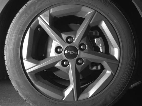 Used 2025 Kia K4 LXS image 13