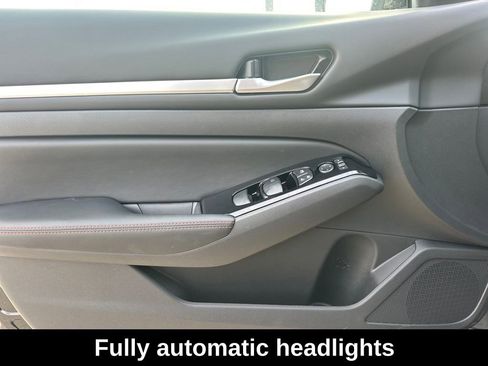 Used 2025 Nissan Altima 2.5 SR FWD image 32