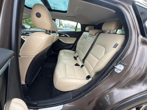 Used 2018 INFINITI QX30 Premium w/ Navigation Package image 11