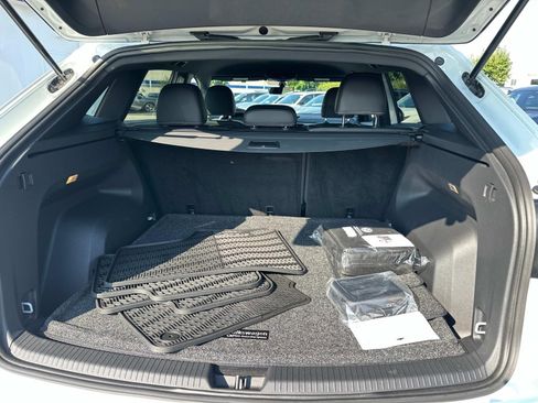 Certified 2022 Volkswagen Atlas Cross Sport SE image 6