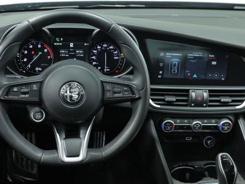 Used 2022 Alfa Romeo Giulia Ti image 9