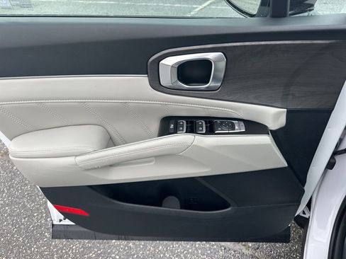 Used 2025 Kia Sorento SX image 27