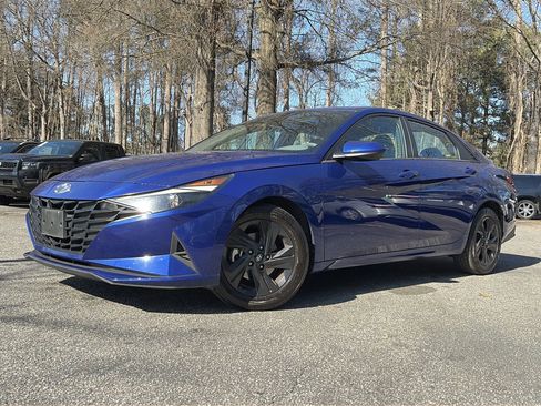 Used 2023 Hyundai Elantra SEL image 1