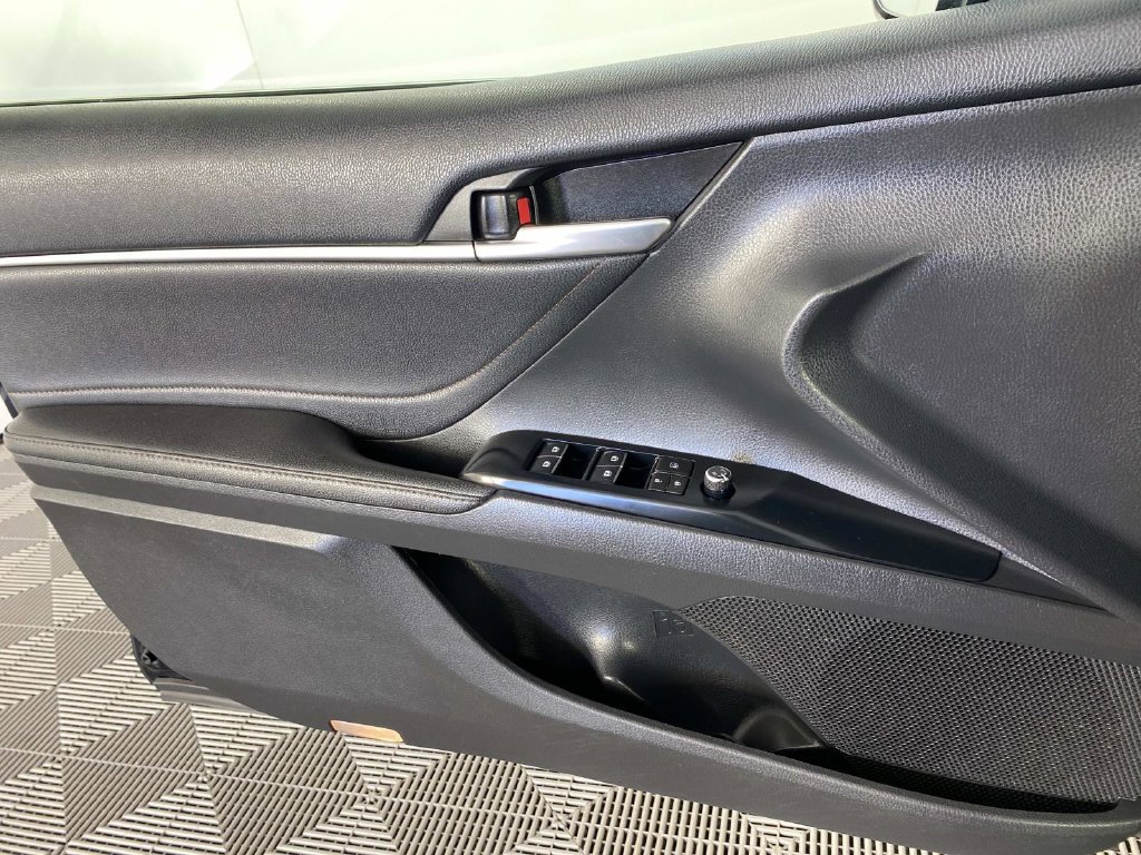 Used 2018 Toyota Camry XLE FWD image 23