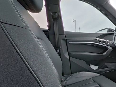 Used 2024 Audi Q8 e-tron Premium Plus w/ Premium Plus Package image 29