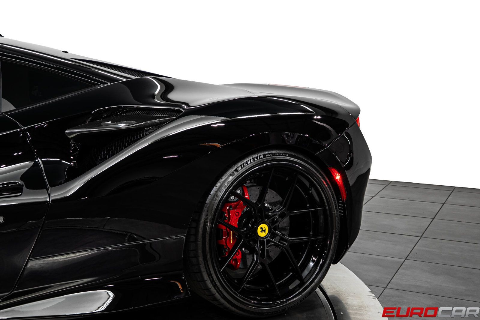 Used 2021 Ferrari F8 Tributo RWD image 17