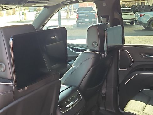 Used 2021 Cadillac Escalade ESV Sport AWD/4WD image 9