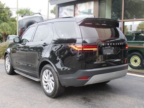 Certified 2025 Land Rover Discovery S image 8