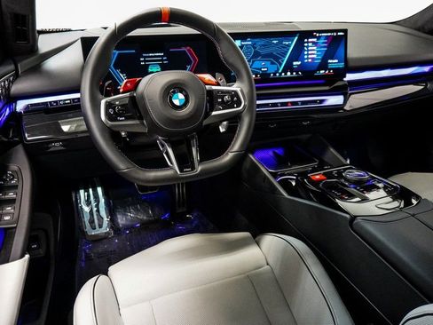 Used 2025 BMW M5 w/ Carbon Package image 26