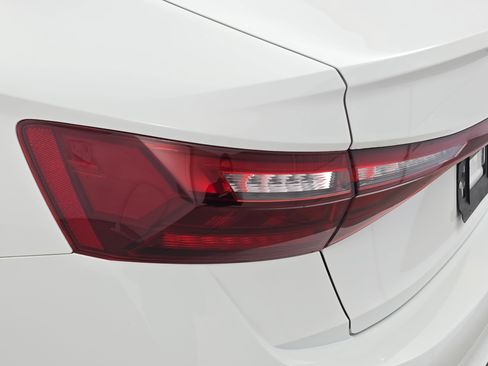 Certified 2025 Volkswagen Jetta Sport image 33