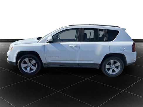 Used 2015 Jeep Compass Latitude image 2