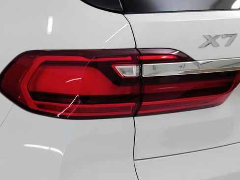 Used 2022 BMW X7 xDrive40i w/ Cold Weather Package image 9