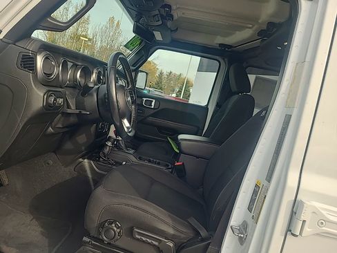 Used 2020 Jeep Wrangler Unlimited Sahara w/ Uconnect 4C Nav & Sound Group image 10