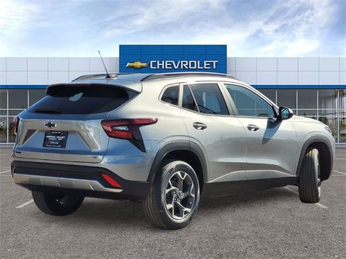 New 2026 Chevrolet Trax LT image 4
