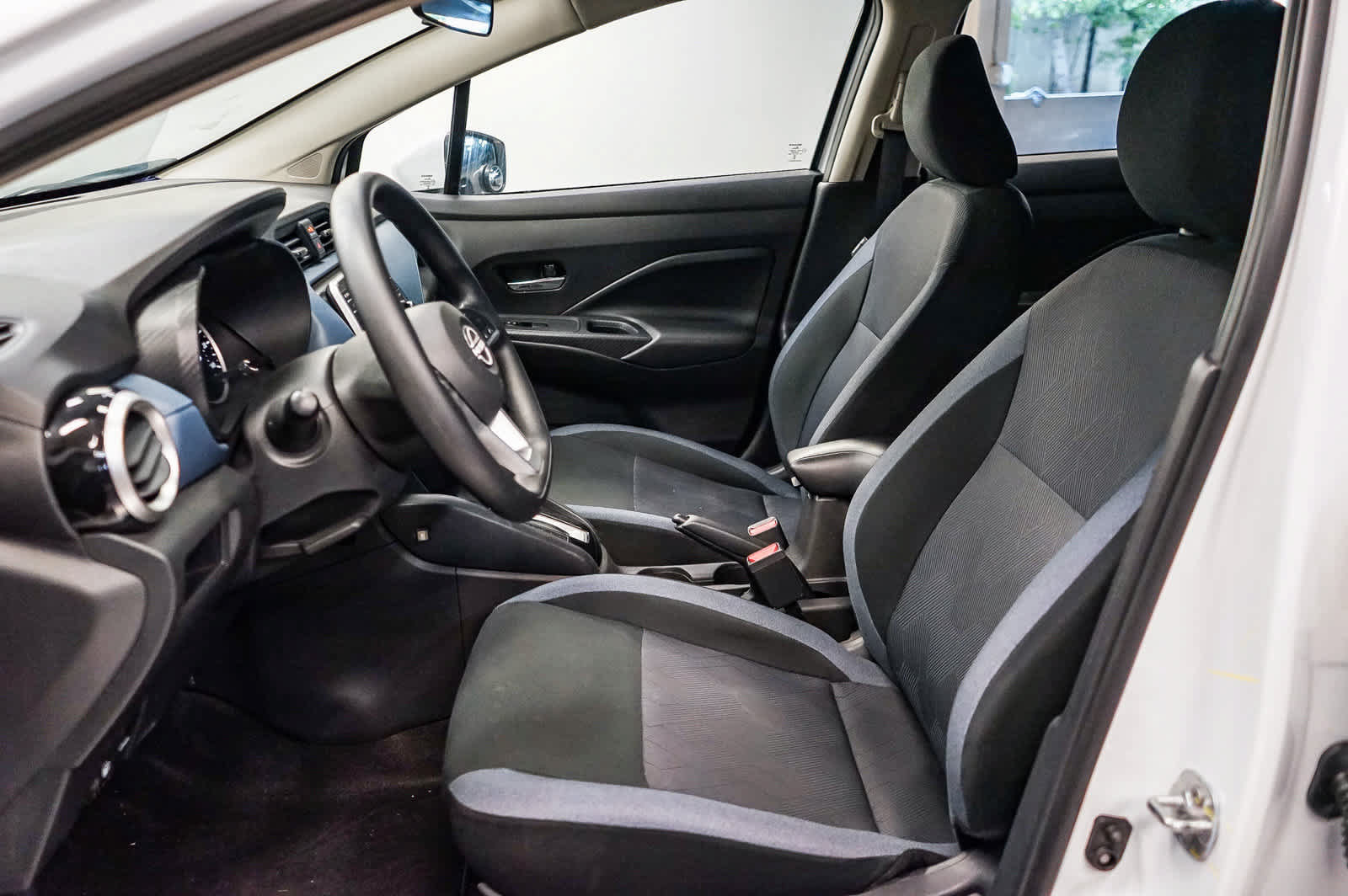Used 2025 Nissan Versa SV w/ Trunk Package FWD image 17