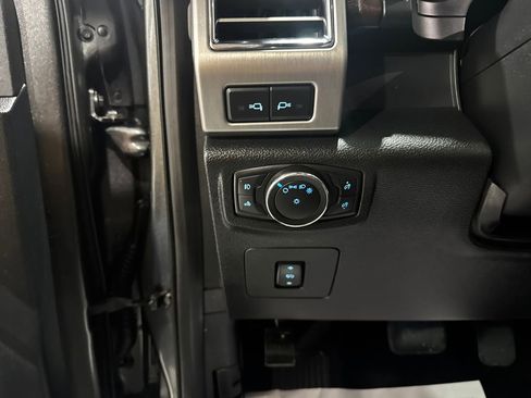 Used 2015 Ford F150 Platinum w/ Equipment Group 701A Luxury image 36