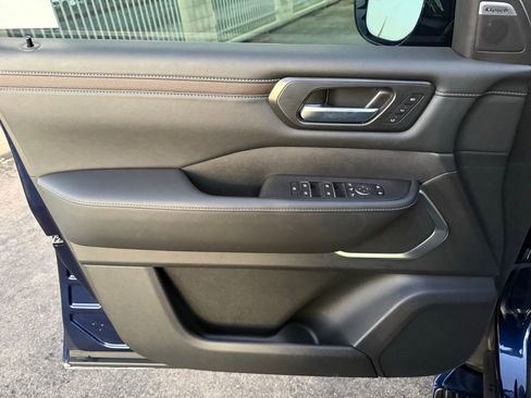 Certified 2025 Nissan Armada Platinum Reserve image 19