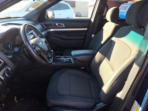 Used 2016 Ford Explorer XLT image 2
