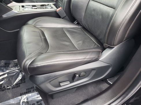 Used 2023 Ford Explorer Platinum w/ Technology Package image 14